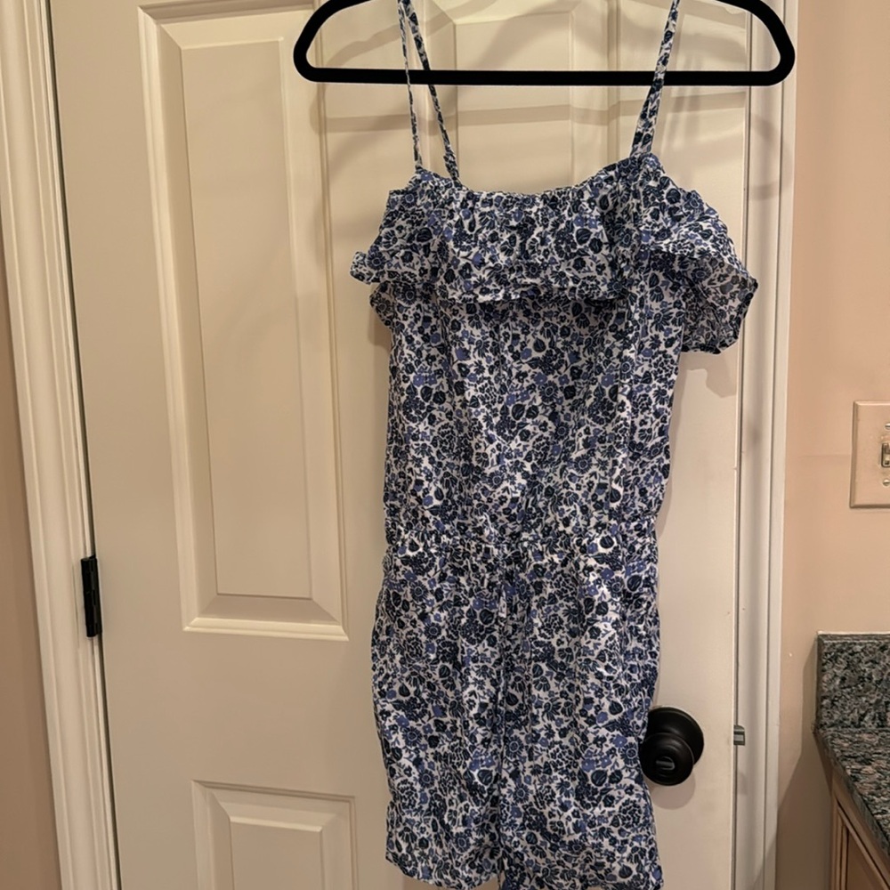 Vineyard Vines floral romper. Size M. Worn once - perfect condition